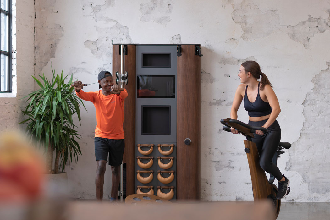 Bodybuilding，indoor，aggregate，