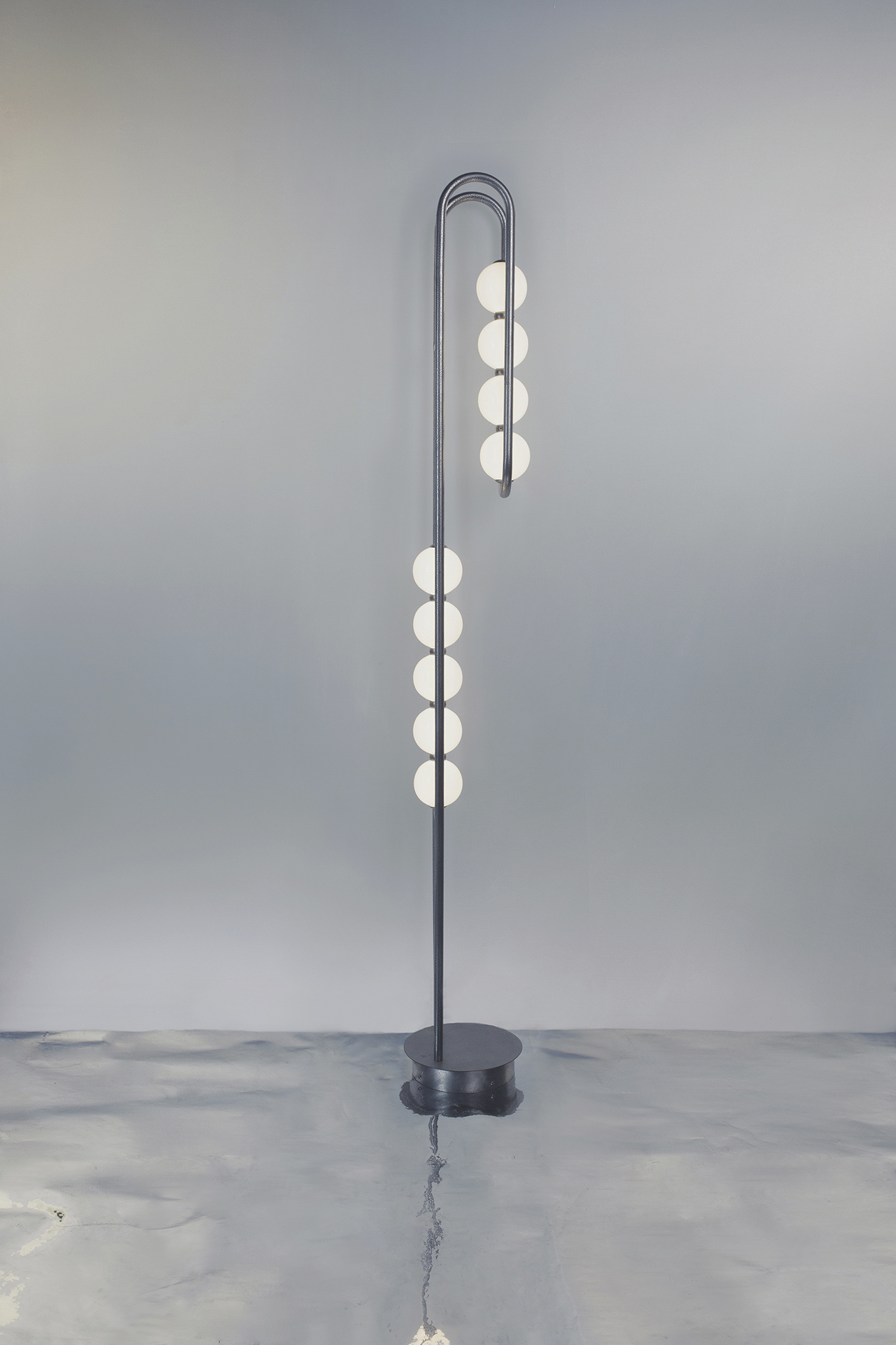 lighting，a chandelier，Floor lamp，Bauhaus ，