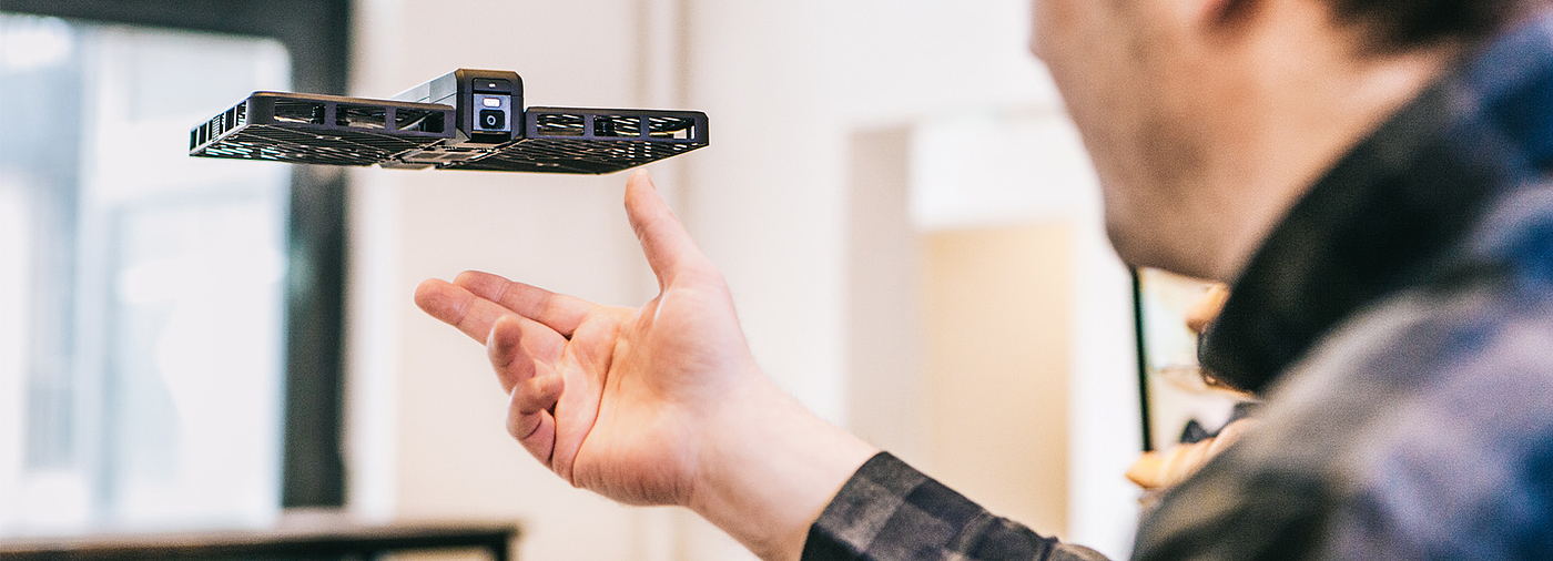 selfie，hover，UAV，Little black man，Apple，
