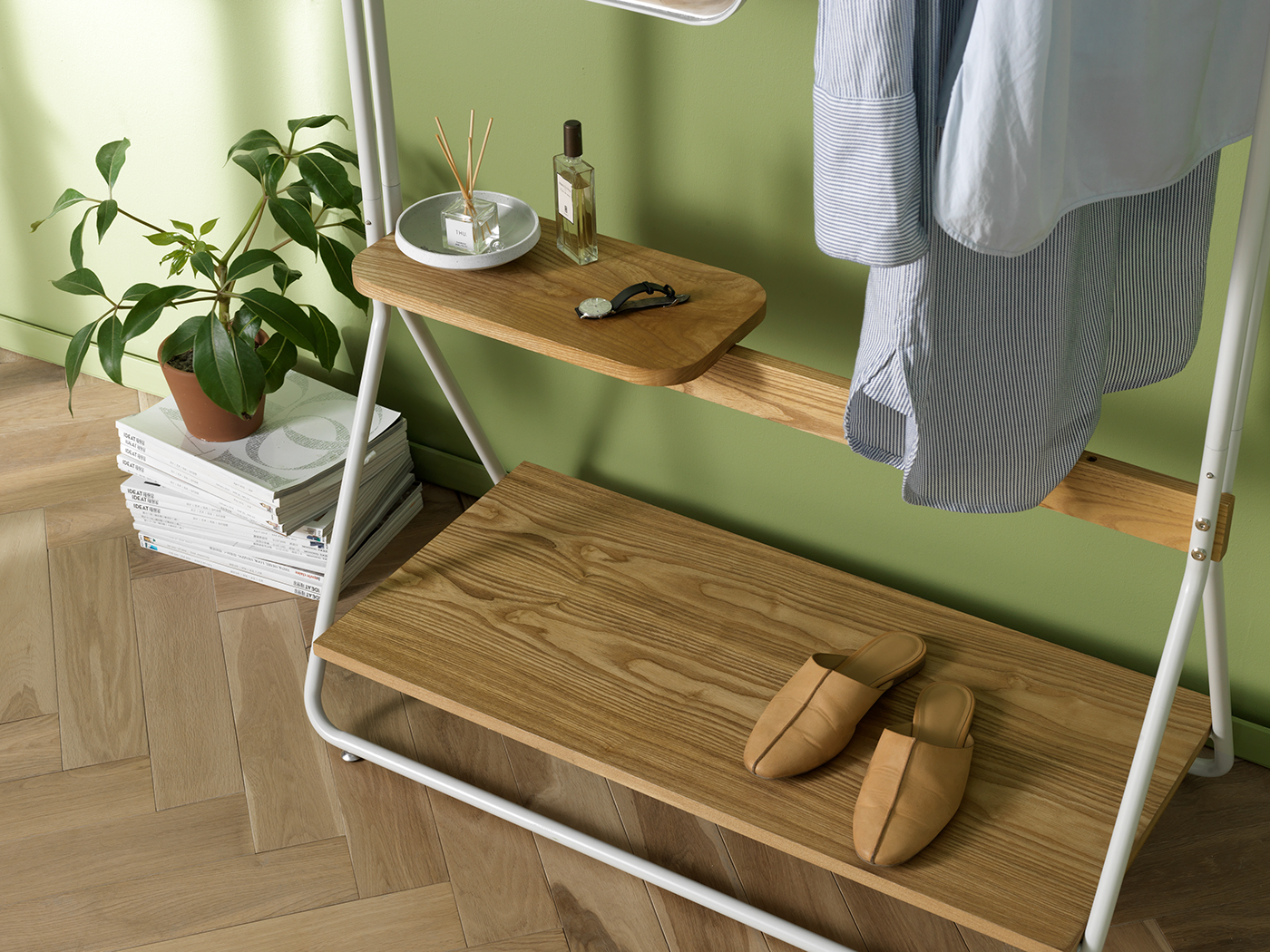 coat hanger，Simple and beautiful，Yes multifunctional clothes hanger，furniture design ，