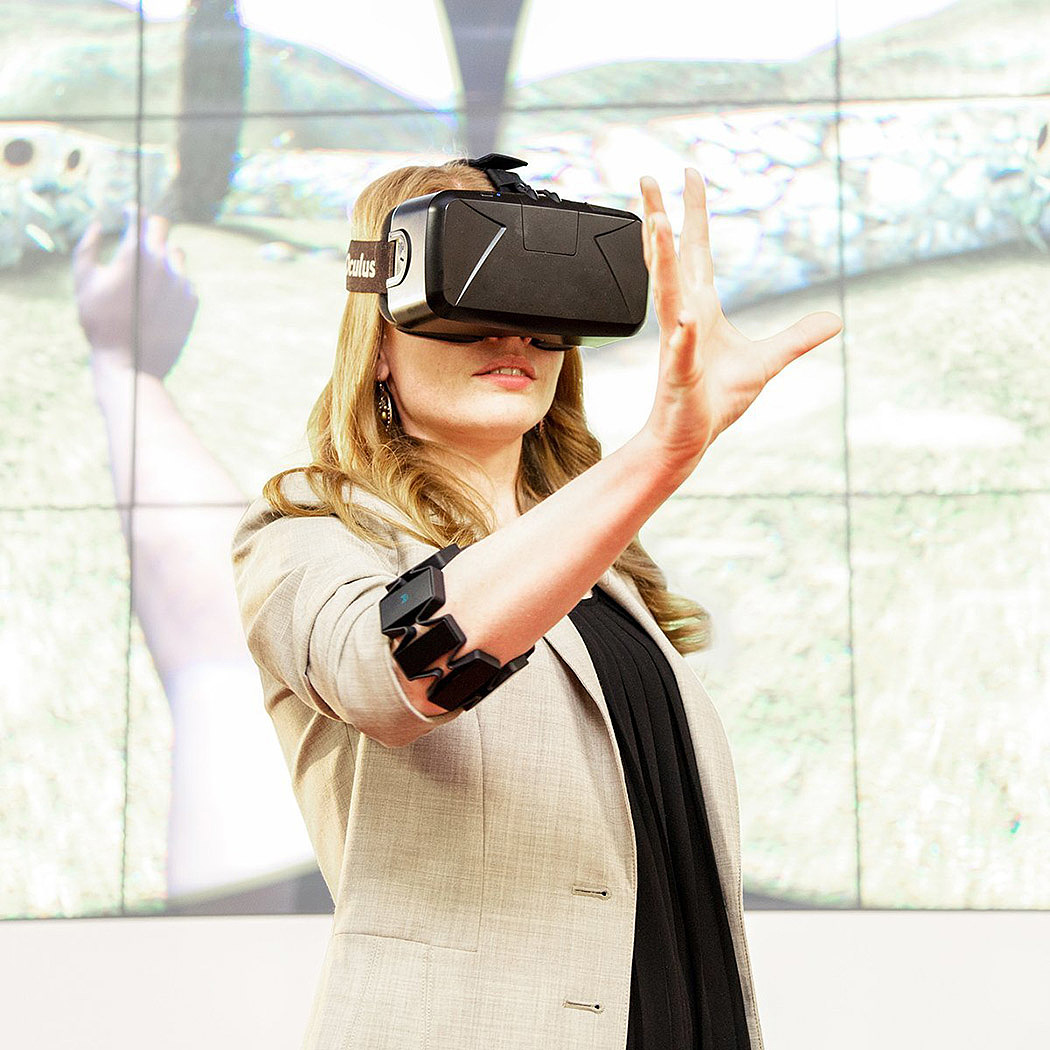 Gesture control，wearable devices ，Sense of science and technology，Read muscle movements，Action mapping，