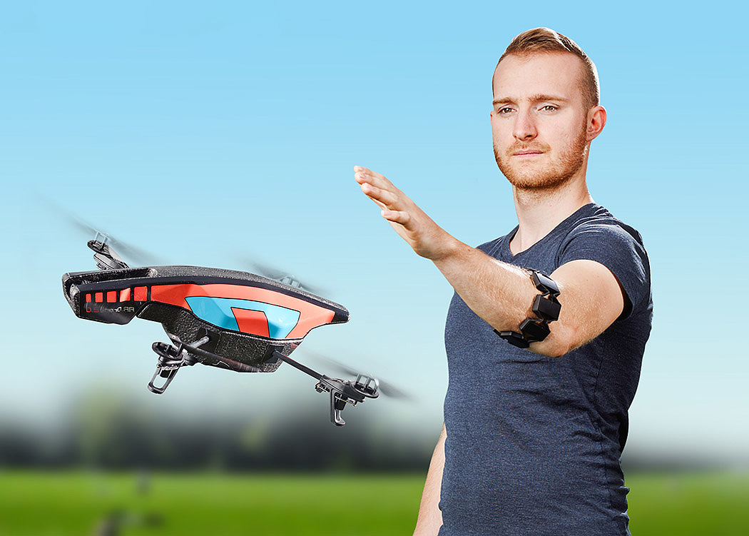 Gesture control，wearable devices ，Sense of science and technology，Read muscle movements，Action mapping，