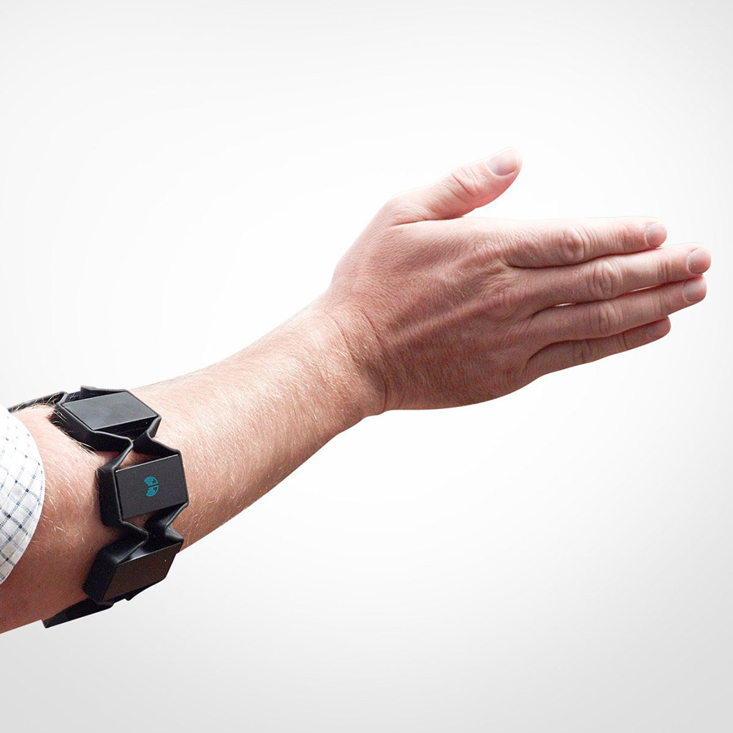 Gesture control，wearable devices ，Sense of science and technology，Read muscle movements，Action mapping，