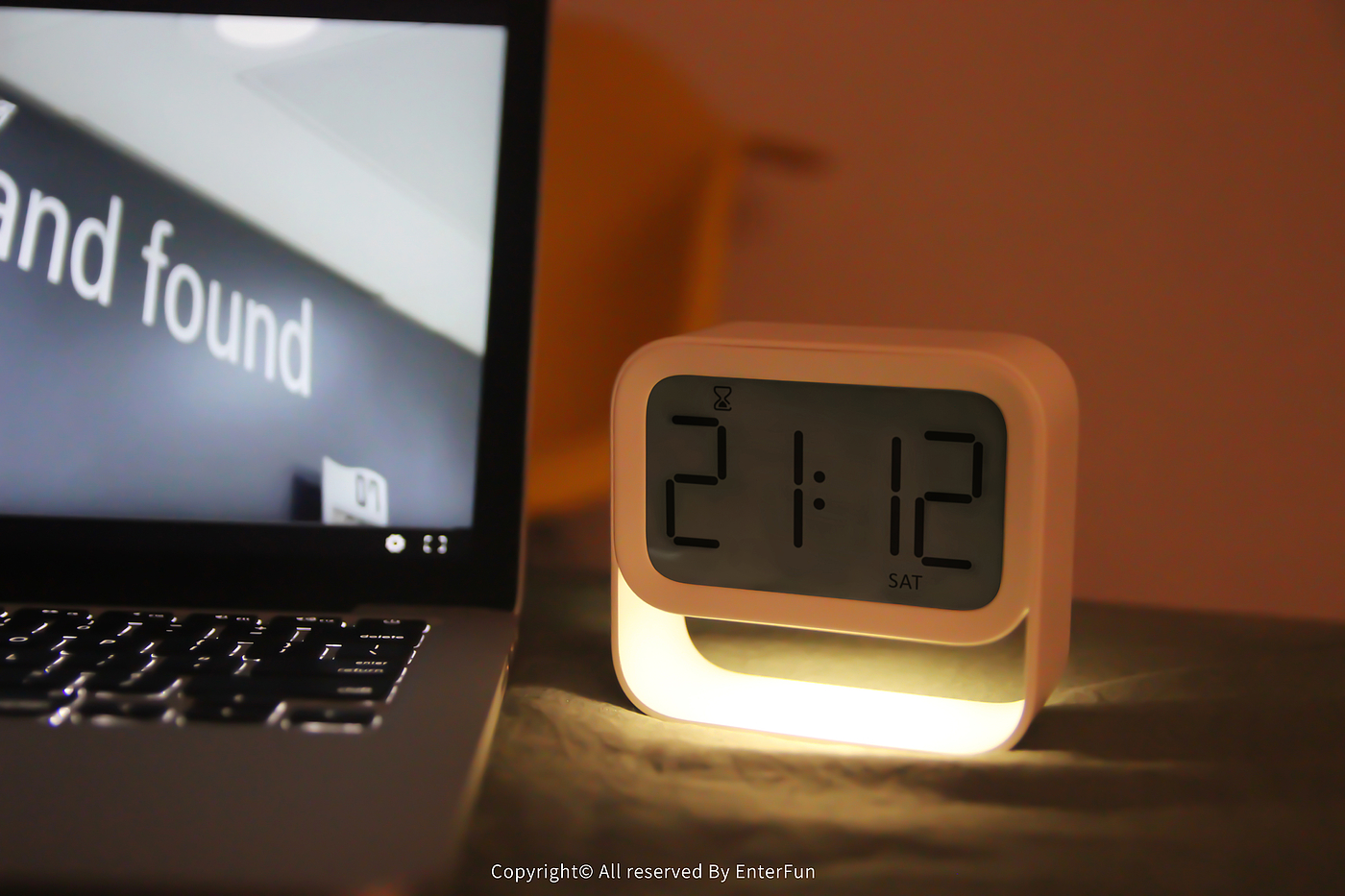 alarm clock，Minimalist，Metal material，Night light，