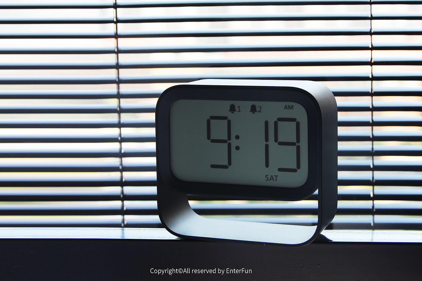 alarm clock，Minimalist，Metal material，Night light，