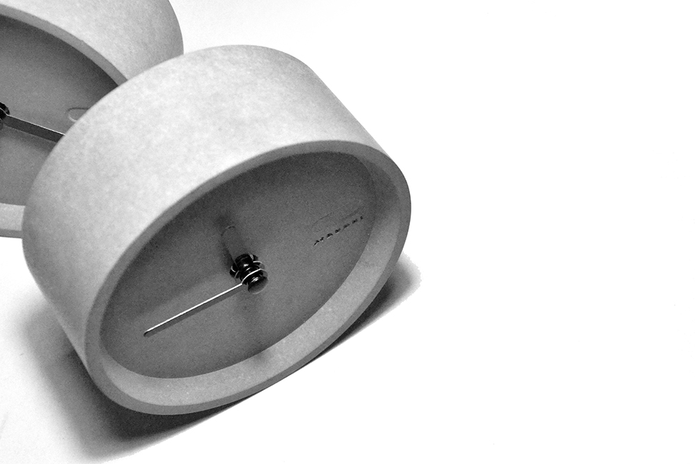 alarm clock，Several degrees of gray，