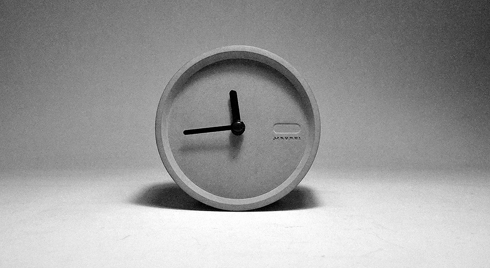 alarm clock，Several degrees of gray，