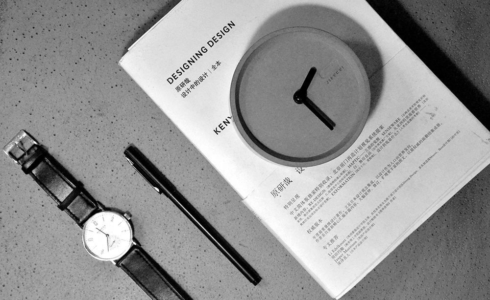 alarm clock，Several degrees of gray，