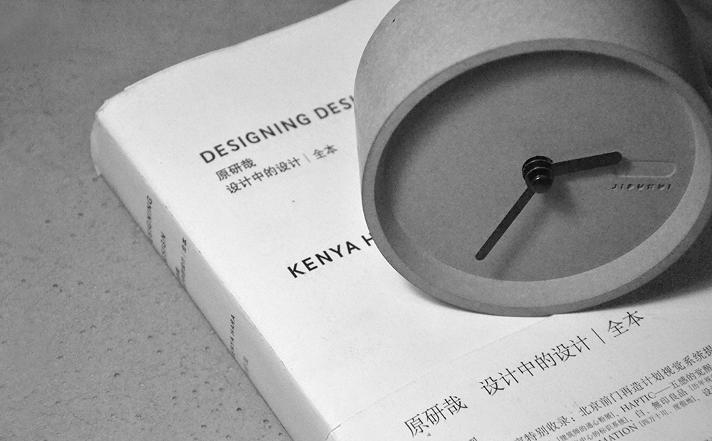 alarm clock，Several degrees of gray，