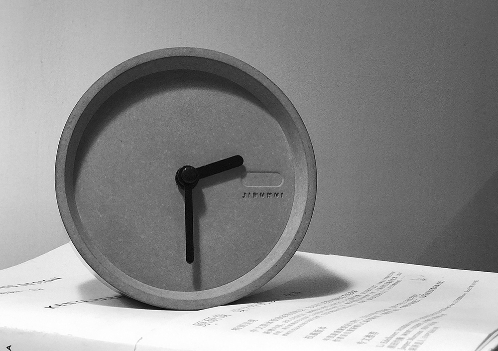 alarm clock，Several degrees of gray，