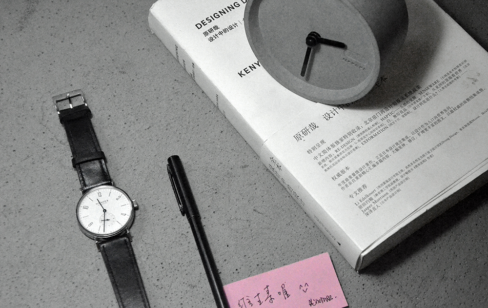 alarm clock，Several degrees of gray，