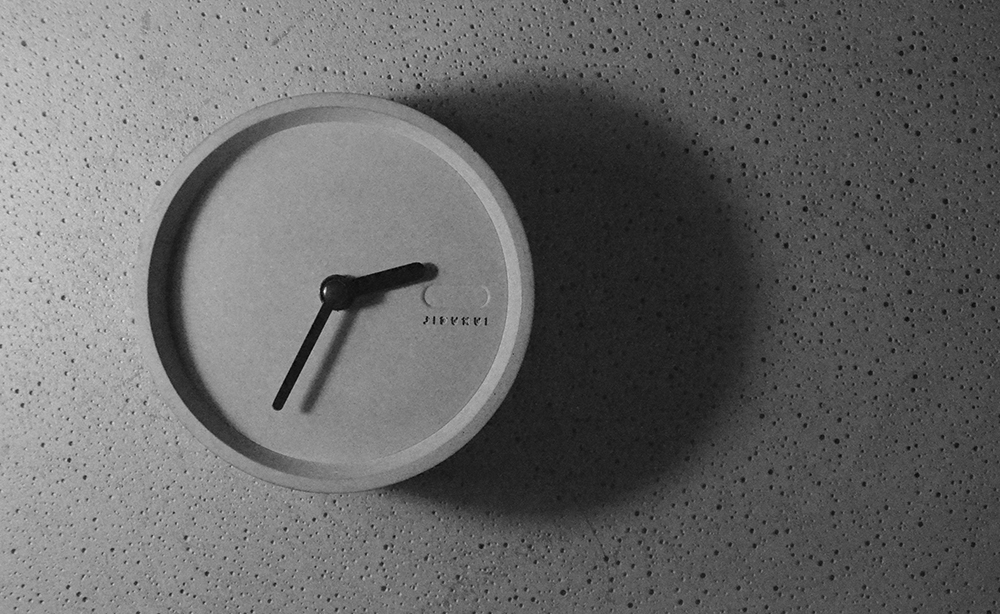 alarm clock，Several degrees of gray，