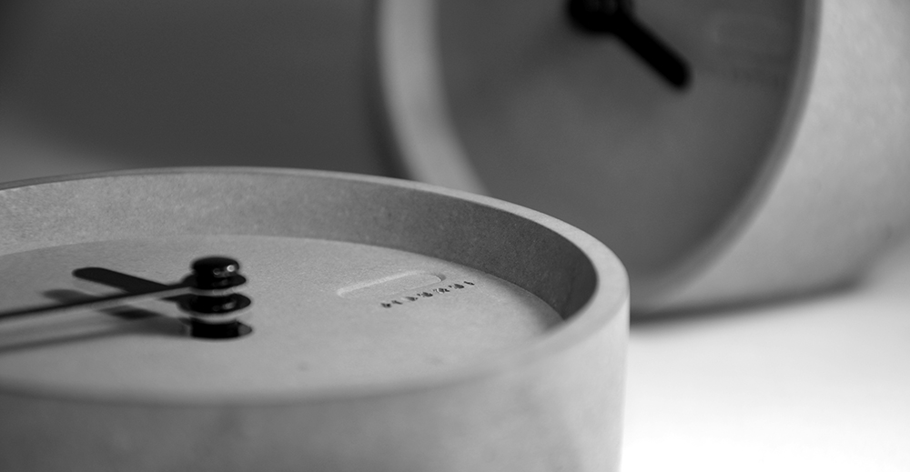 alarm clock，Several degrees of gray，