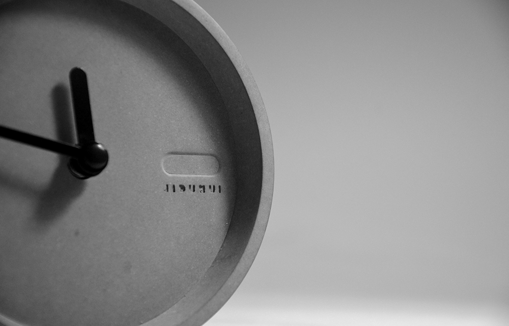 alarm clock，Several degrees of gray，