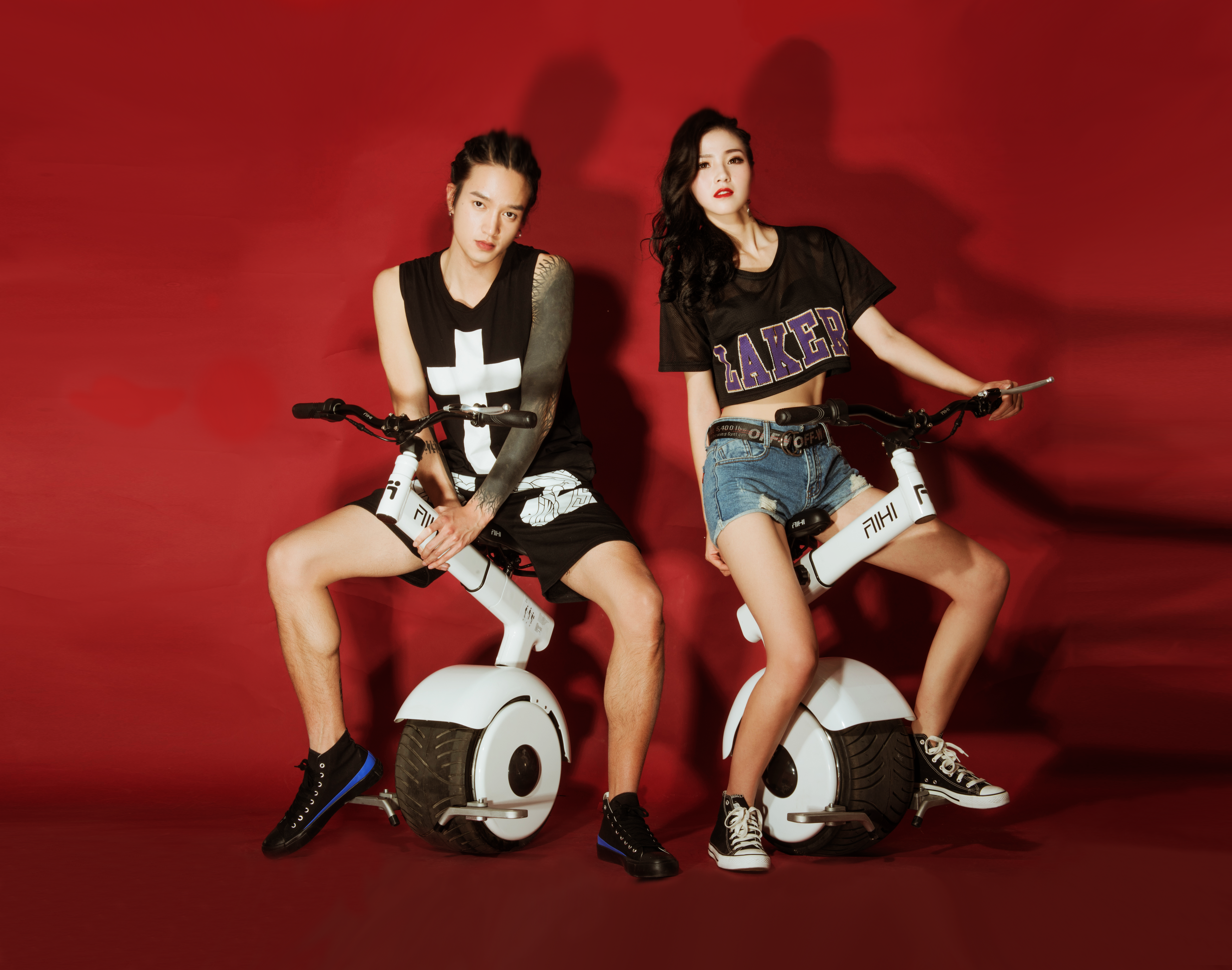 Electric vehicle, unicycle, balance vehicle, motorcycle，