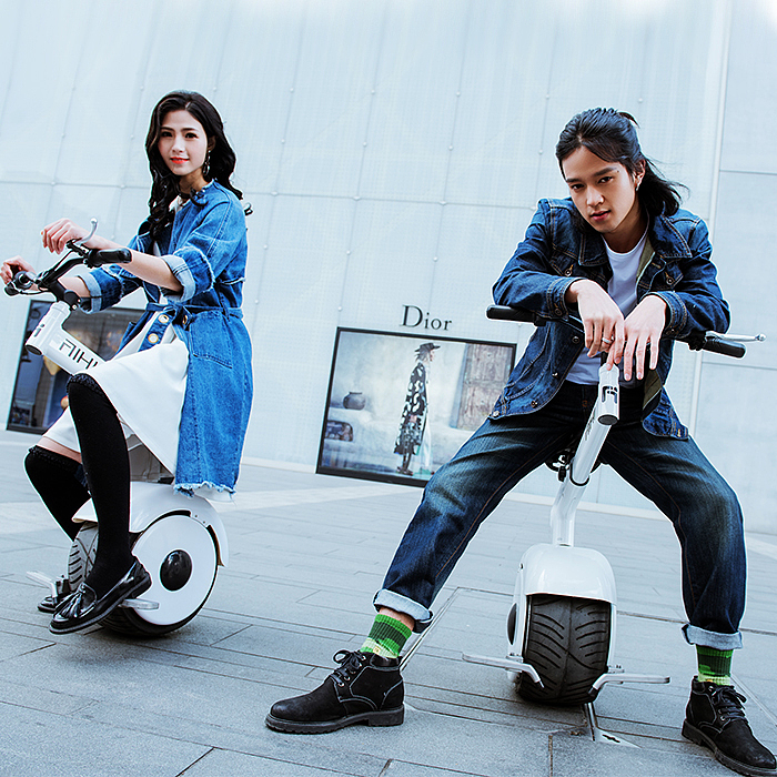 Electric vehicle, unicycle, balance vehicle, motorcycle，