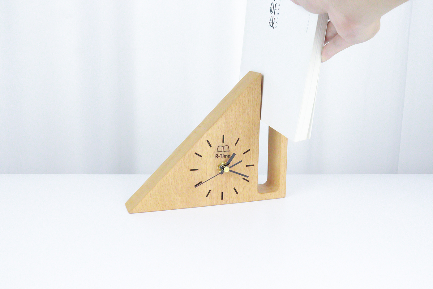 Clock，Mini bookshelf，read，