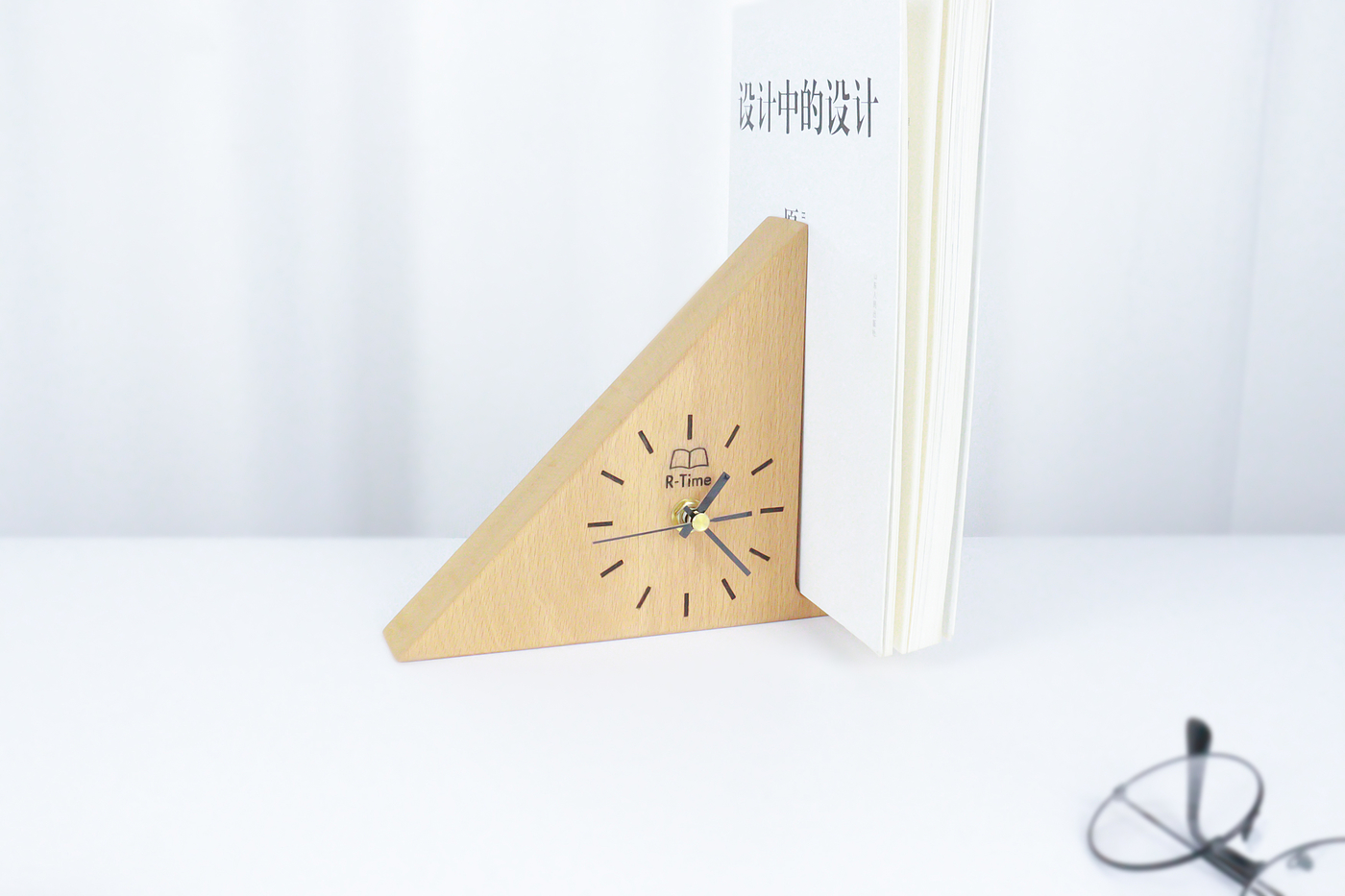 Clock，Mini bookshelf，read，