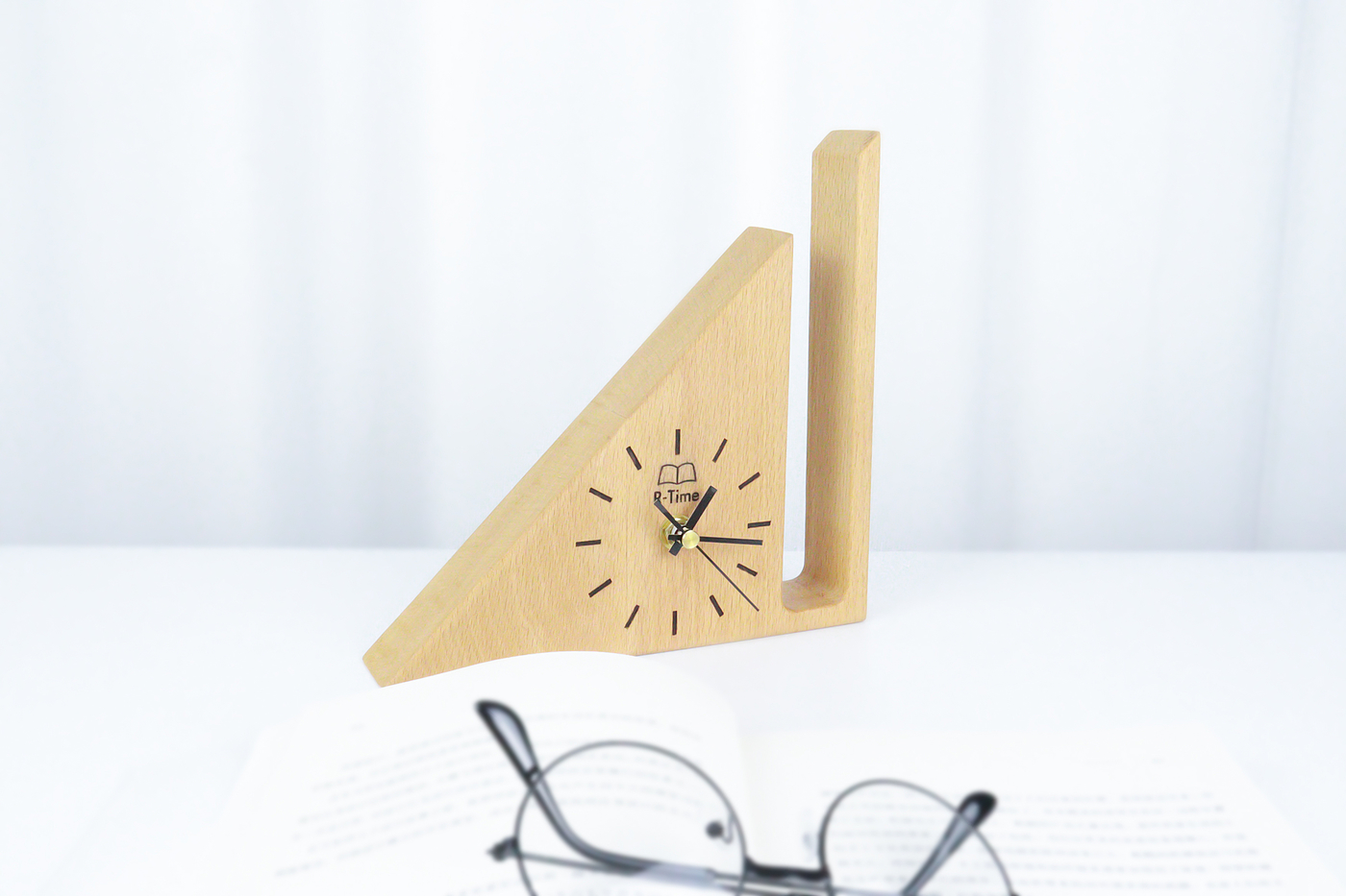 Clock，Mini bookshelf，read，