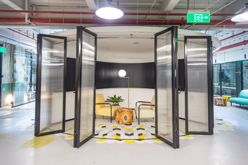 Naked building，Architecture，to work in an office，of new style，