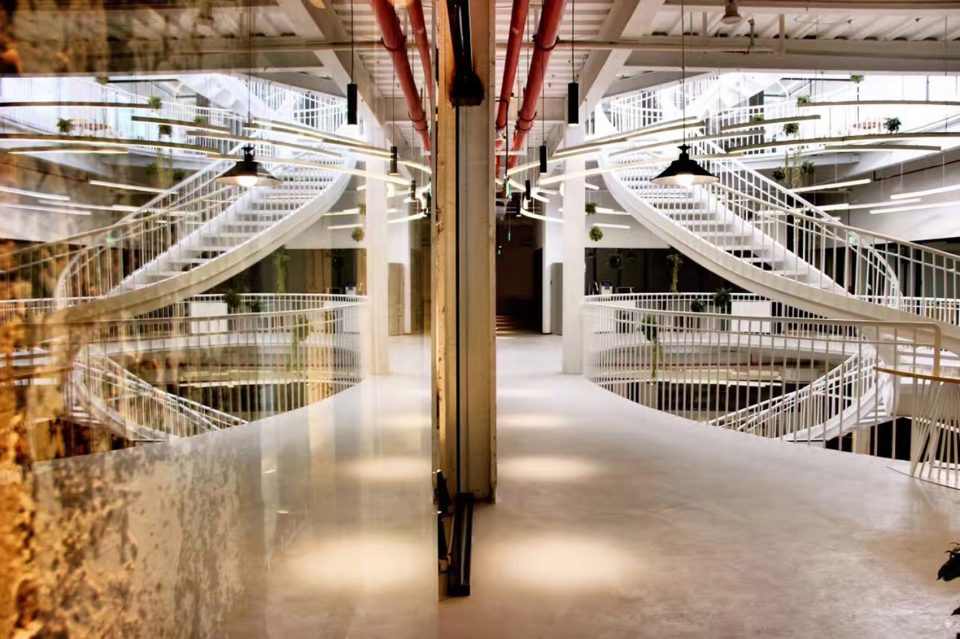 Naked building，Architecture，to work in an office，of new style，