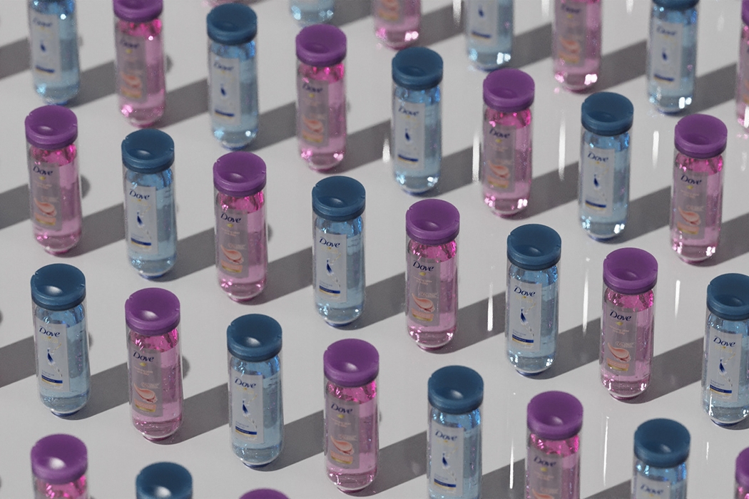 Medical staff，shower，on speakerphone，Ergonomics，Cloud，