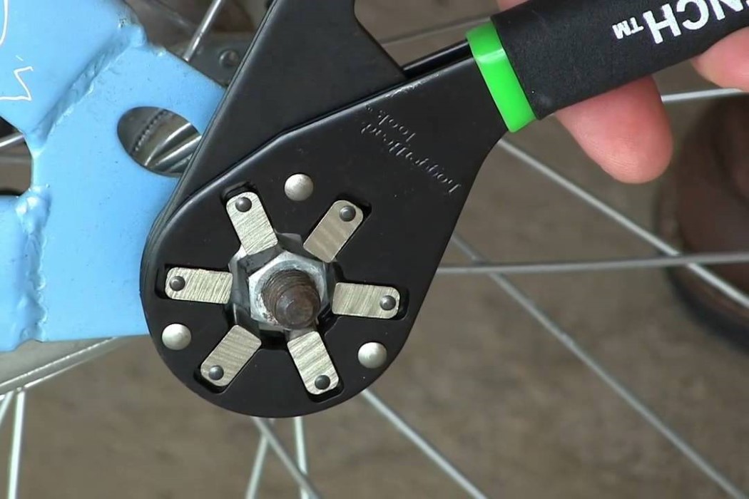 Tool design，Tool innovation，Wrench，Pencil sharpener，Bottle lifter，user friendly design，