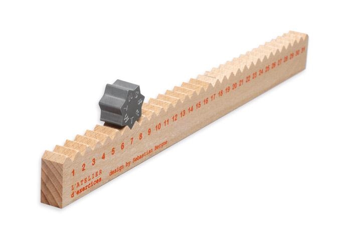 calendar，originality，wood，Metal，interaction，