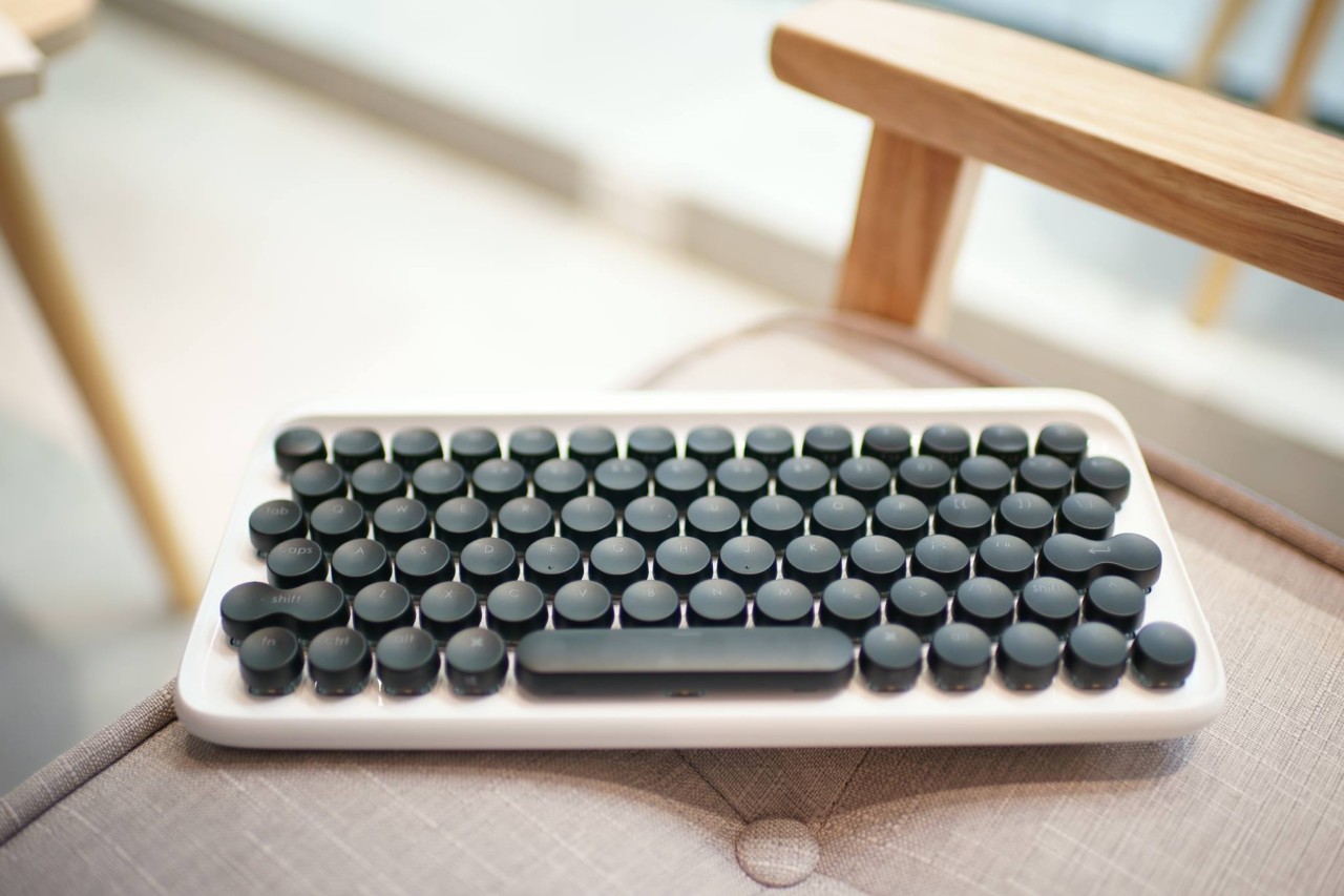Mechanical keyboard，typewriter，Bluetooth Keyboard，peripheral，Girlish style，