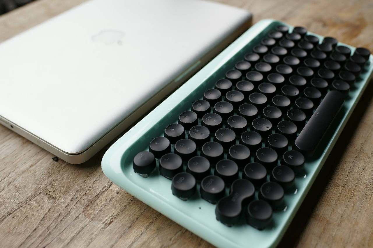 Mechanical keyboard，typewriter，Bluetooth Keyboard，peripheral，Girlish style，