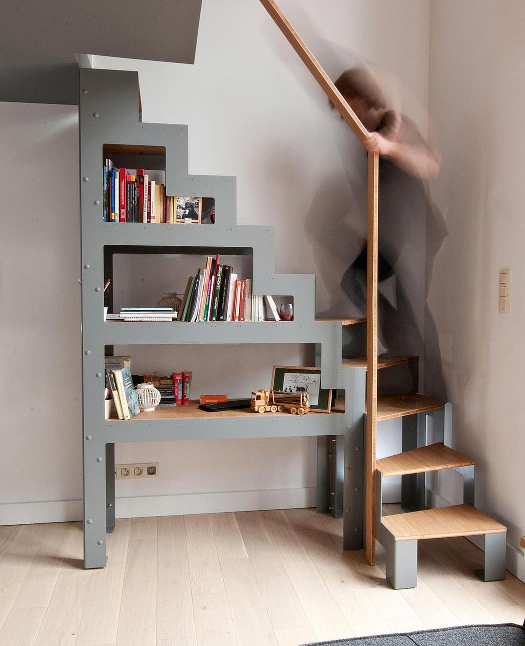 bookshelf，Locations，Rearrange，steel，wooden ，