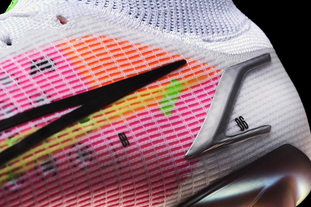 nike，Soccer shoes，motion，Lightness，