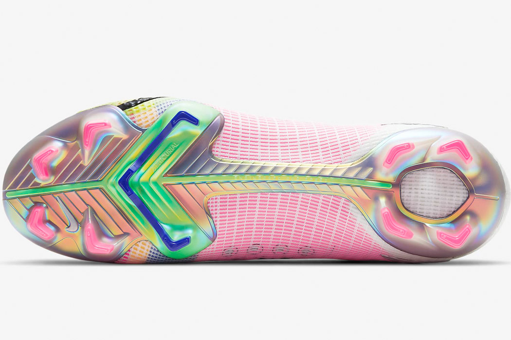 nike，Soccer shoes，motion，Lightness，