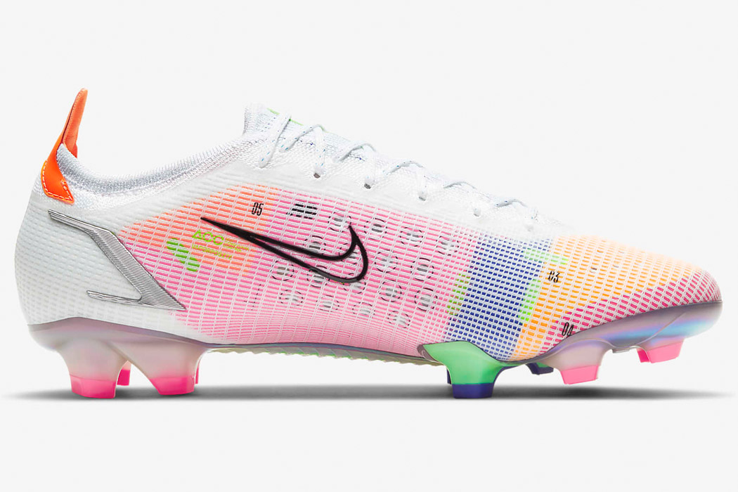 nike，Soccer shoes，motion，Lightness，