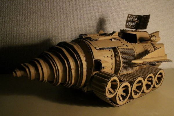 这个妹子吊炸天,自制大炮和汽车!