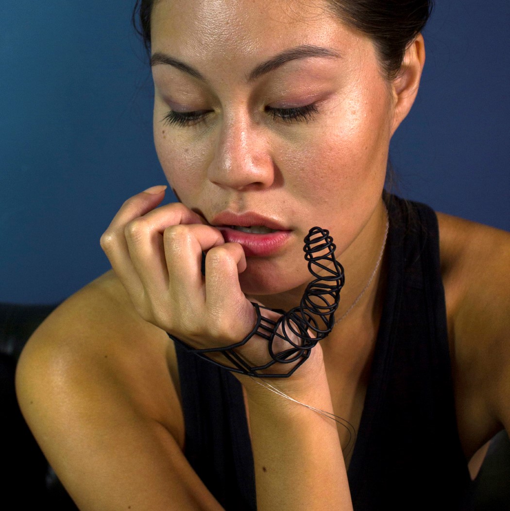 intelligence，a prosthesis，3D printing，