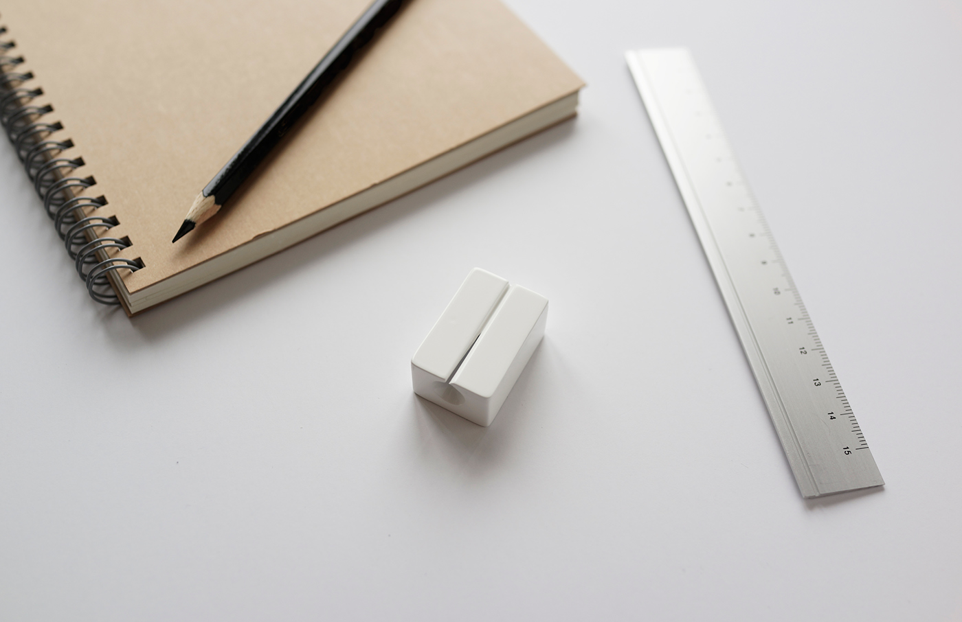 Zirconia pencil sharpener，Minimalist style，A design award，award-winning work，