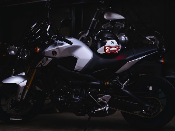 intelligence，sensor，Motorcycle brake light，traffic，