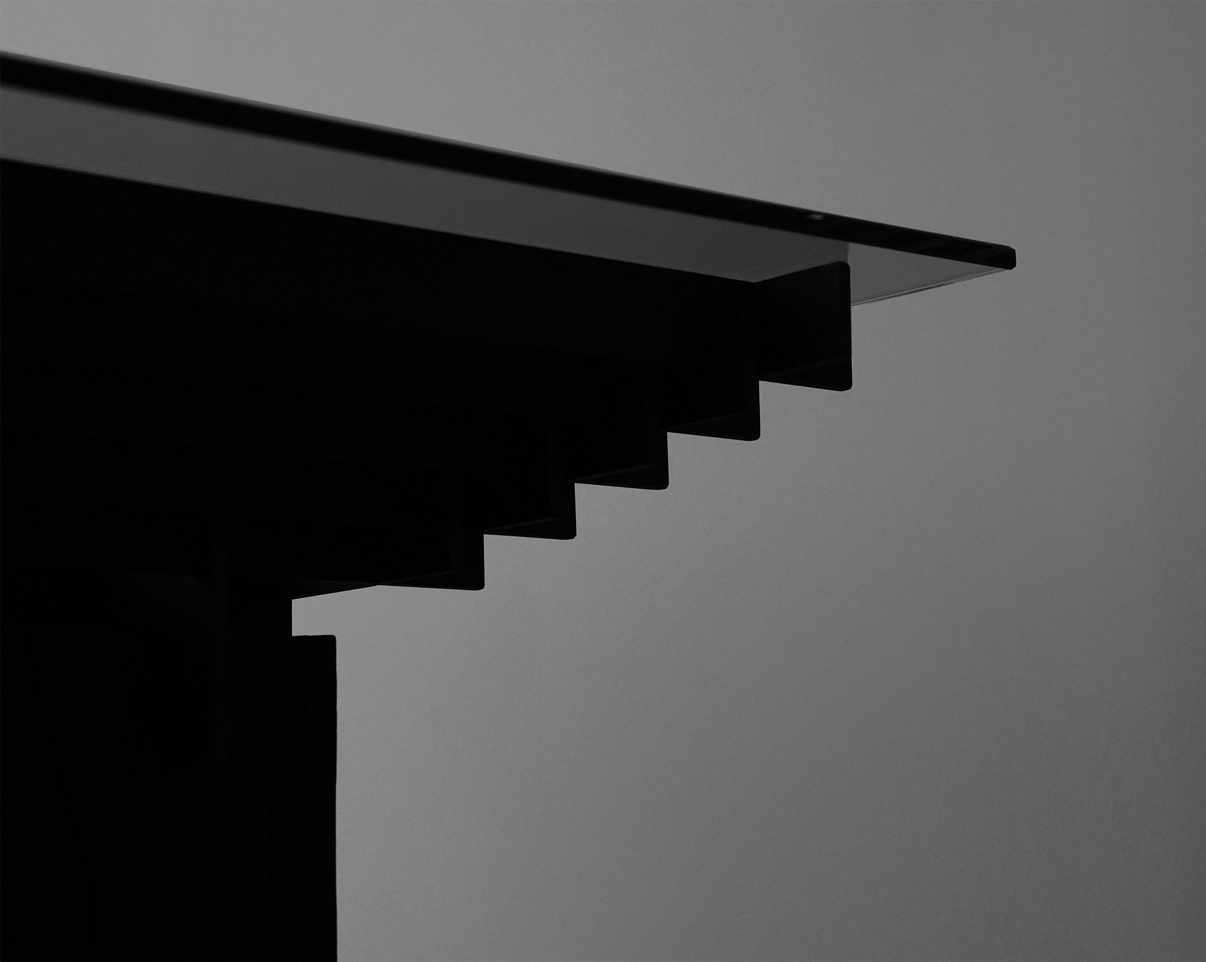 Table，solid wood，black，