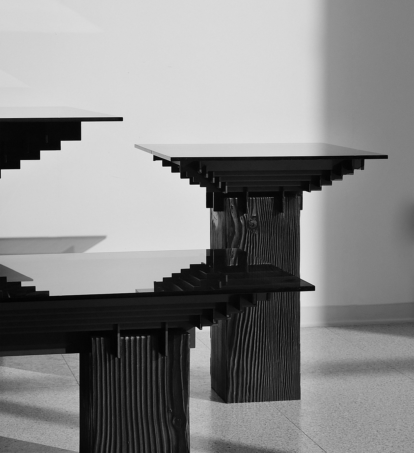 Table，solid wood，black，