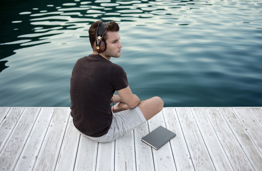 headset，Retro style，woodwork，split，