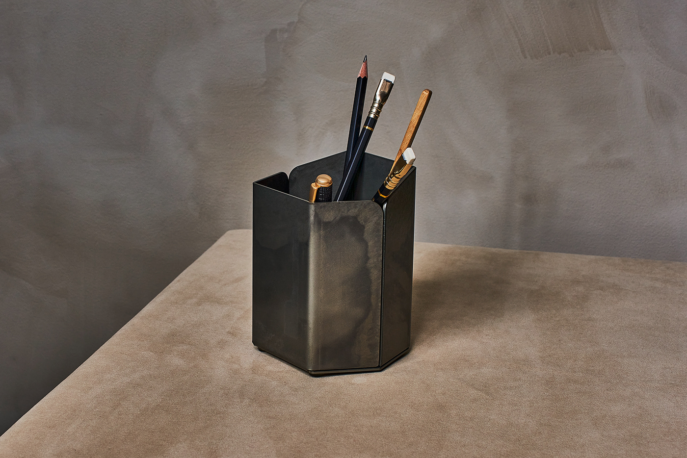 desktop，pen container，practical，
