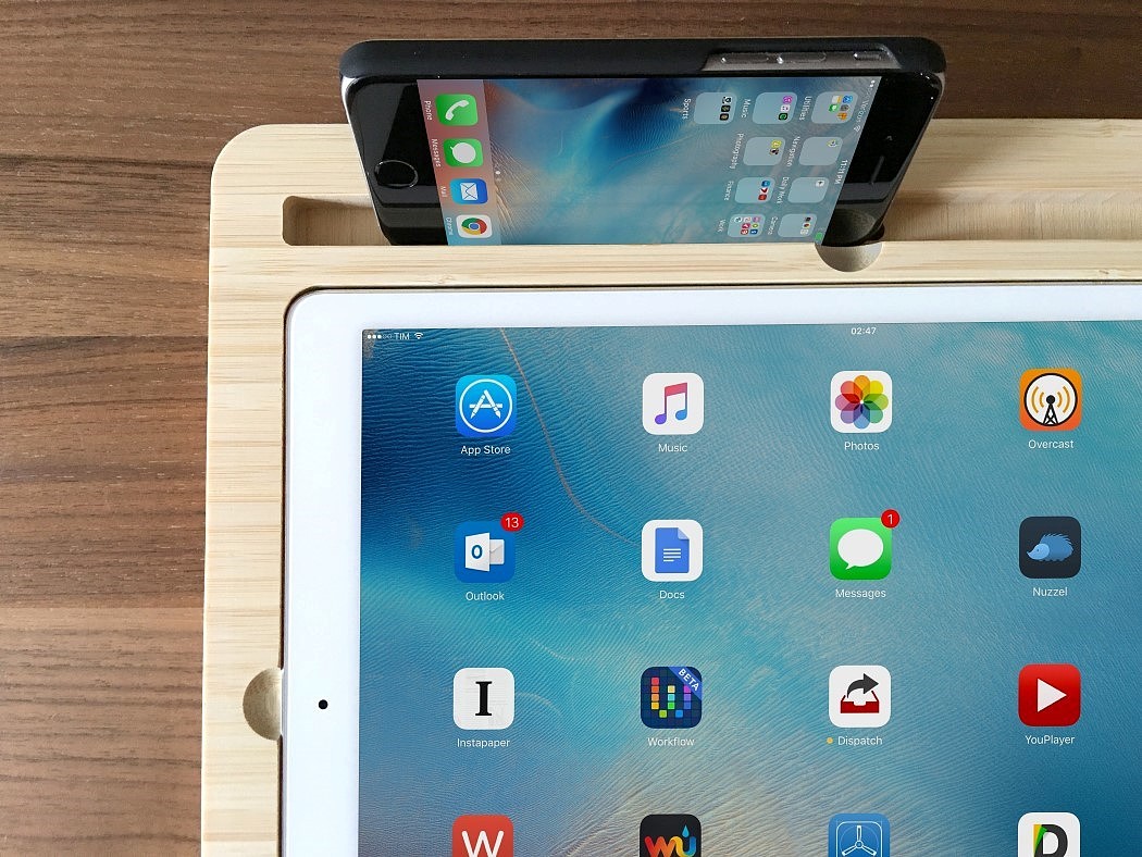 woodiness，Table，canvas，Apple，iphone，