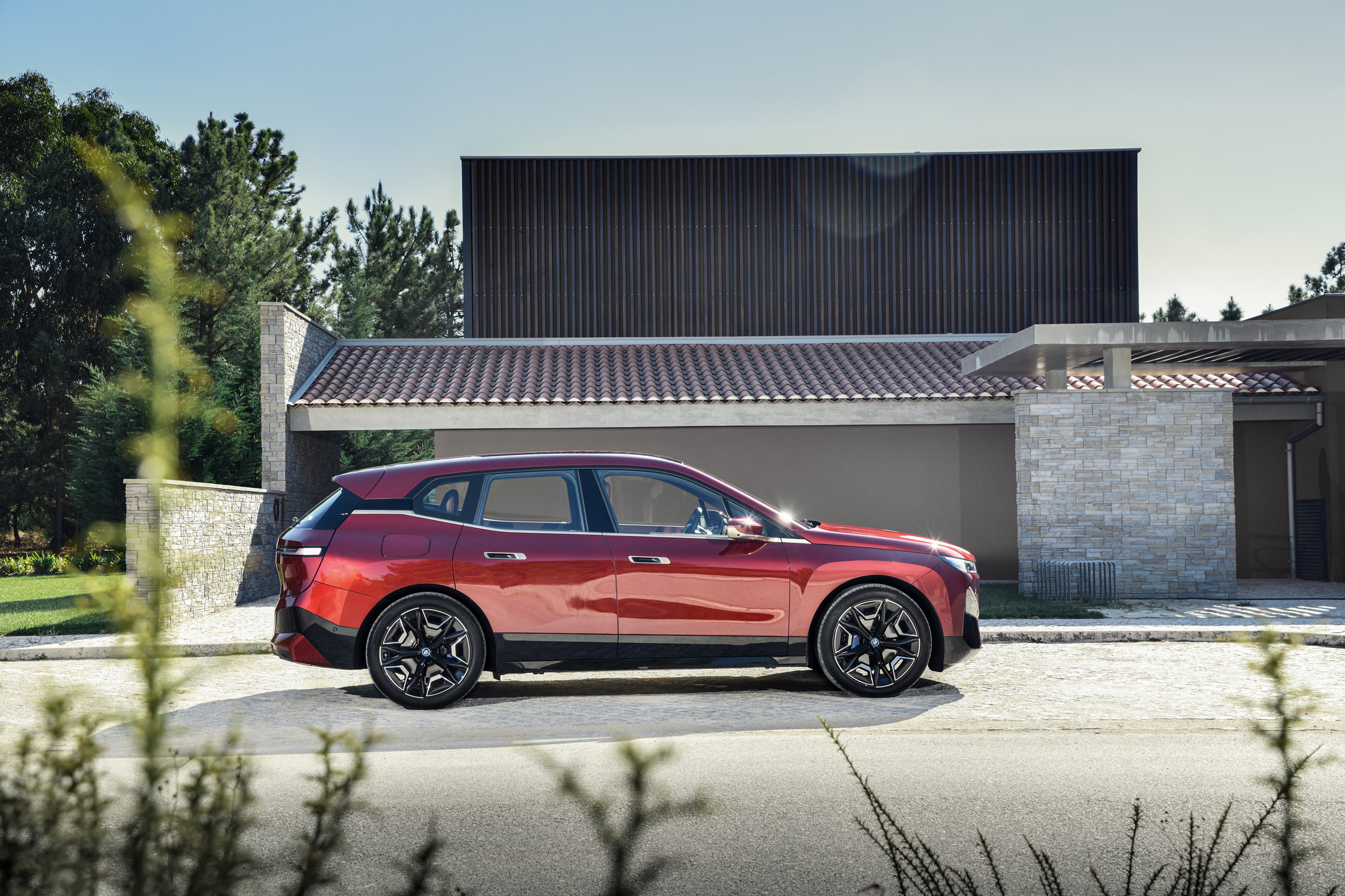 Pure electric concept car，BMW IX，Less cooling，