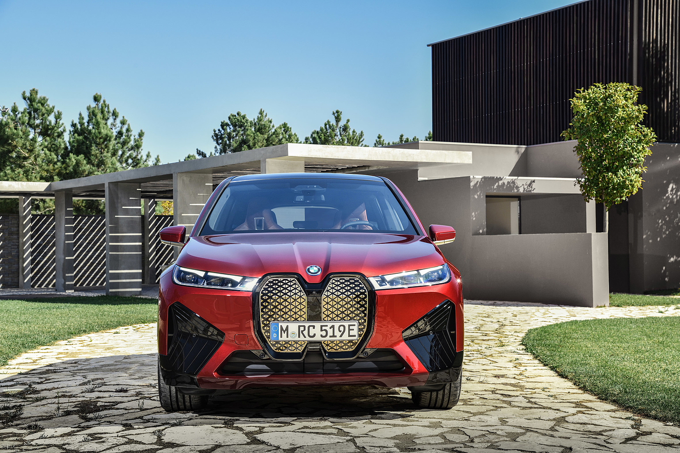 Pure electric concept car，BMW IX，Less cooling，