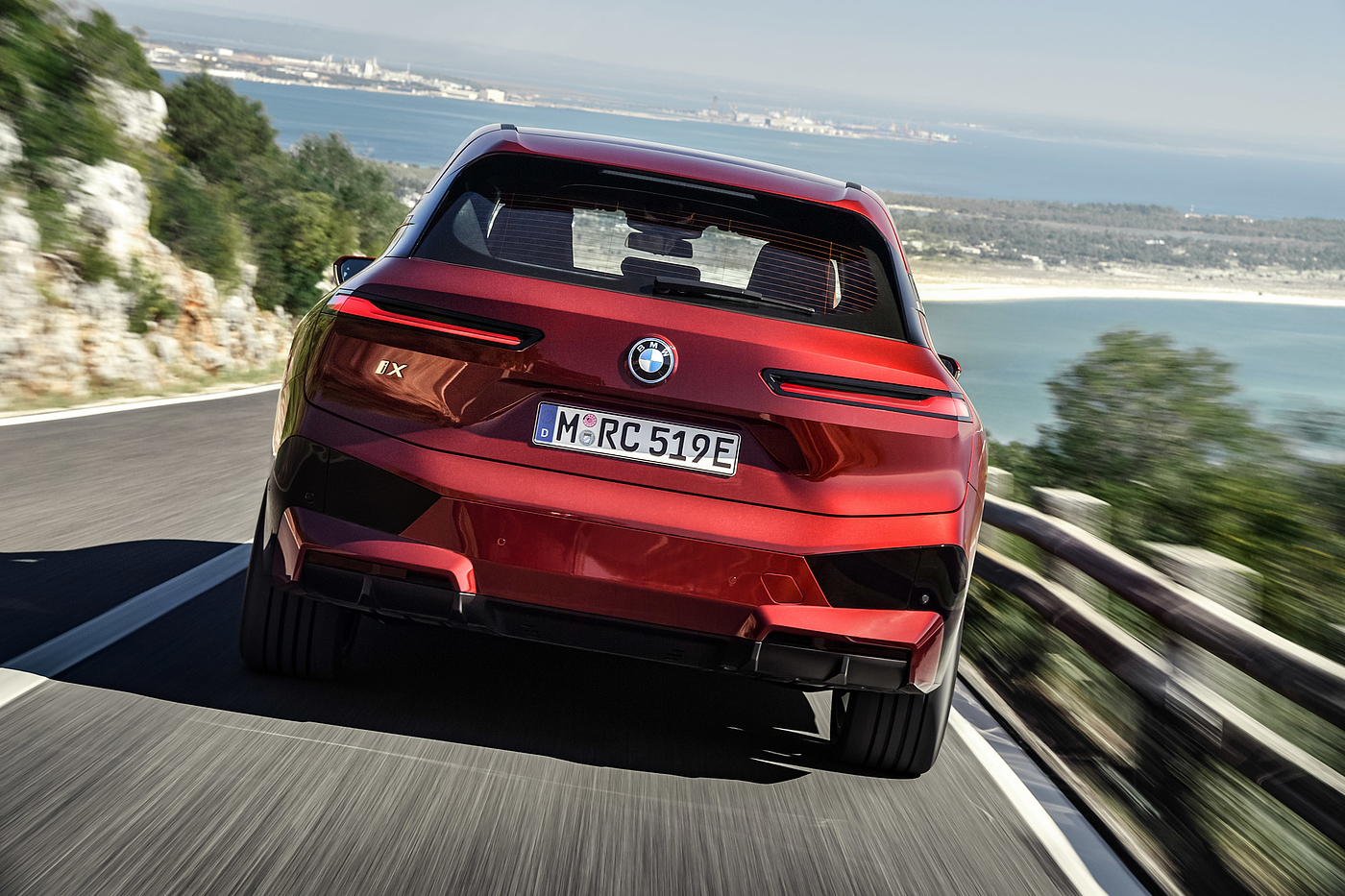 Pure electric concept car，BMW IX，Less cooling，