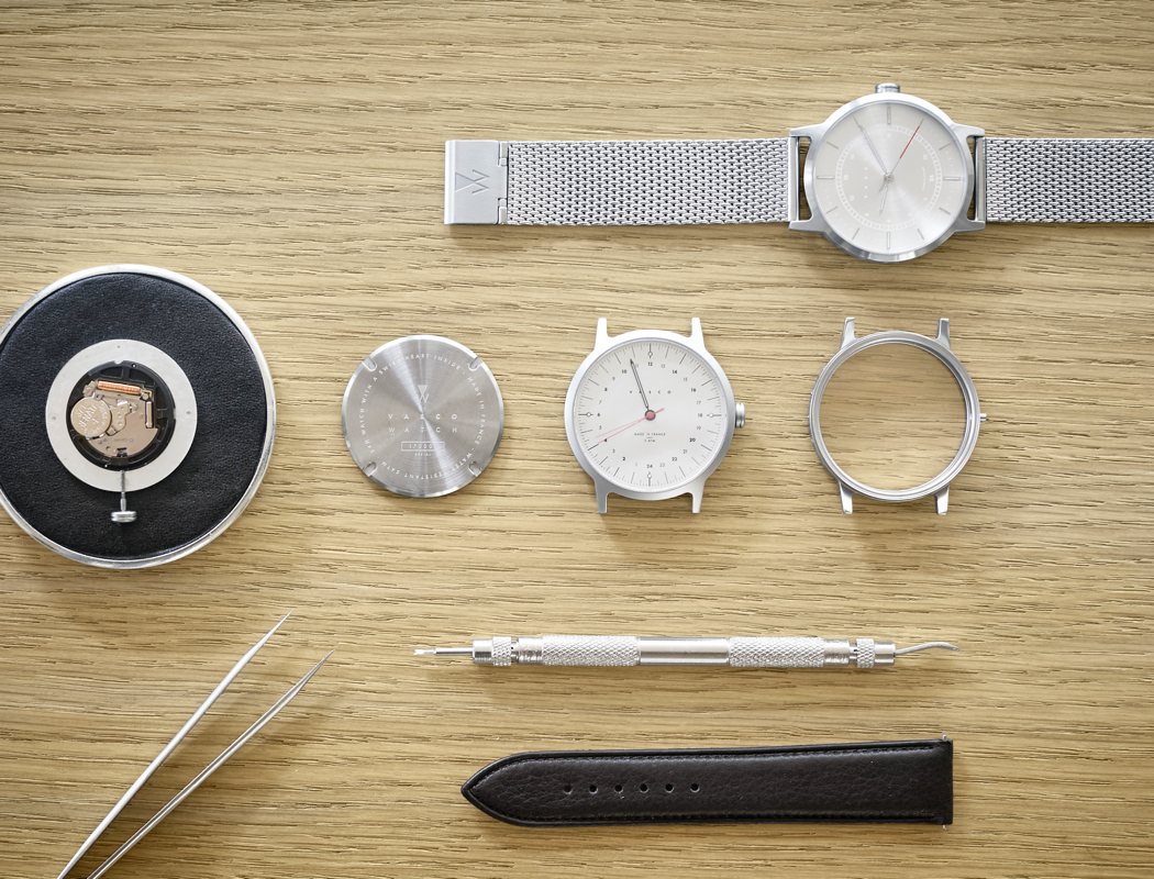 Wrist watch，24-hour system，originality，science and technology，