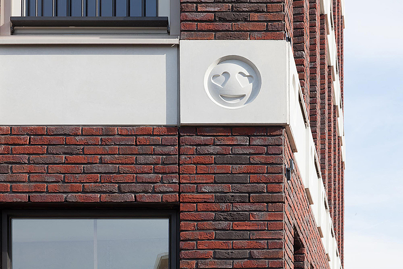 Dutch designer，emoji，emoticon，Exterior wall decoration，Strange painting style，