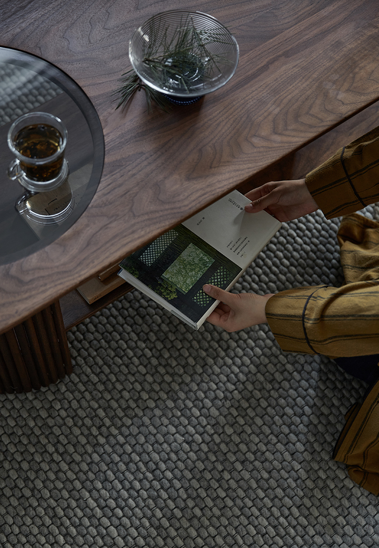 Furniture designer Ren Mengying，