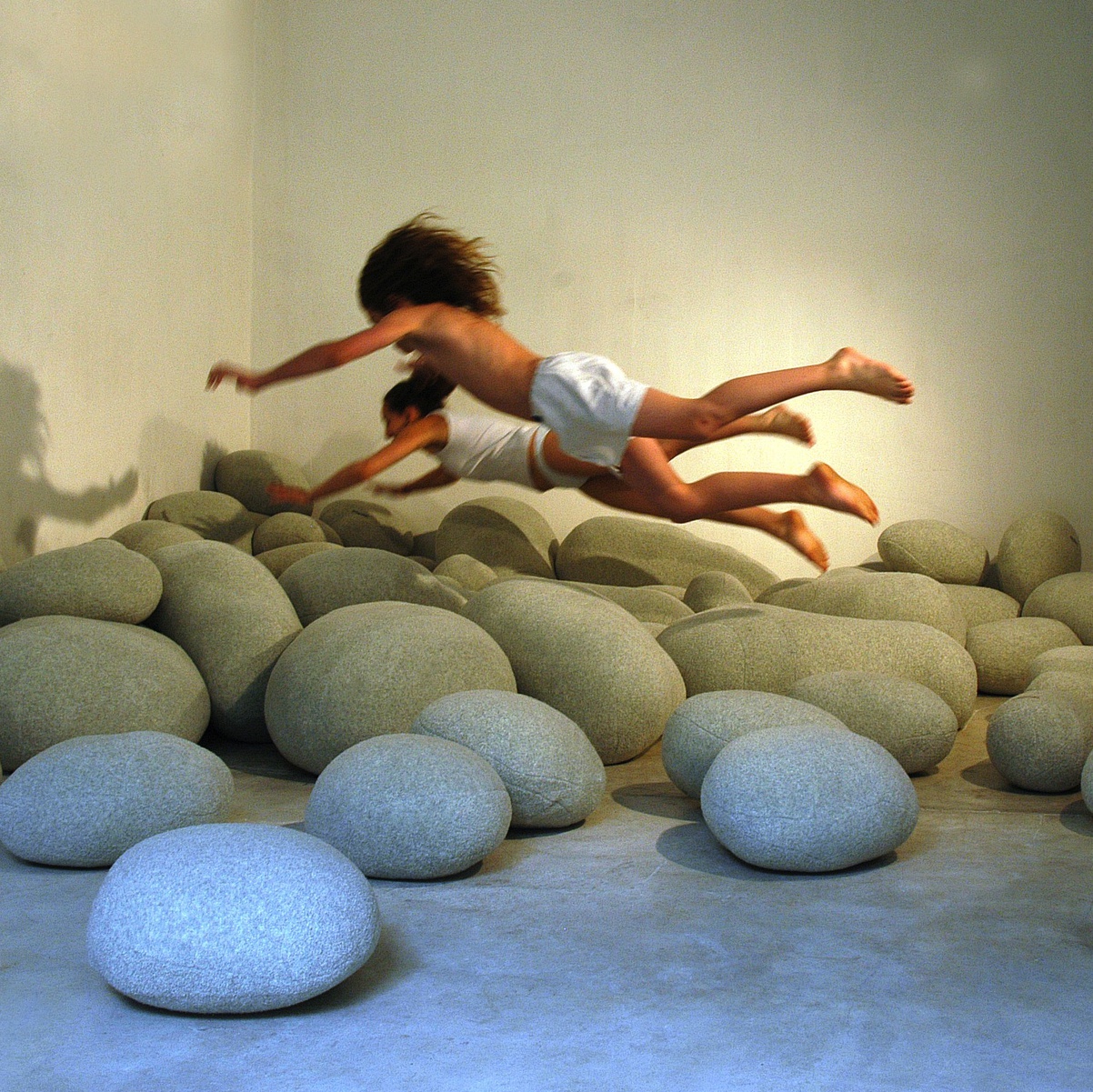 Household products，stone，sofa，